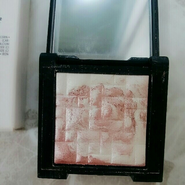 BOBBI BROWN(ボビイブラウン)の【タイムセール】ボビイブラウン 　ミニハイライティングパウダー　ピンクグロウ コスメ/美容のベースメイク/化粧品(フェイスカラー)の商品写真