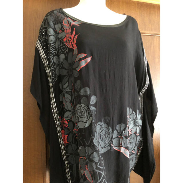 DESIGUAL(デシグアル)の『専用』デシグアルのポンチョプルオーバー(used品)黒 レディースのトップス(シャツ/ブラウス(長袖/七分))の商品写真