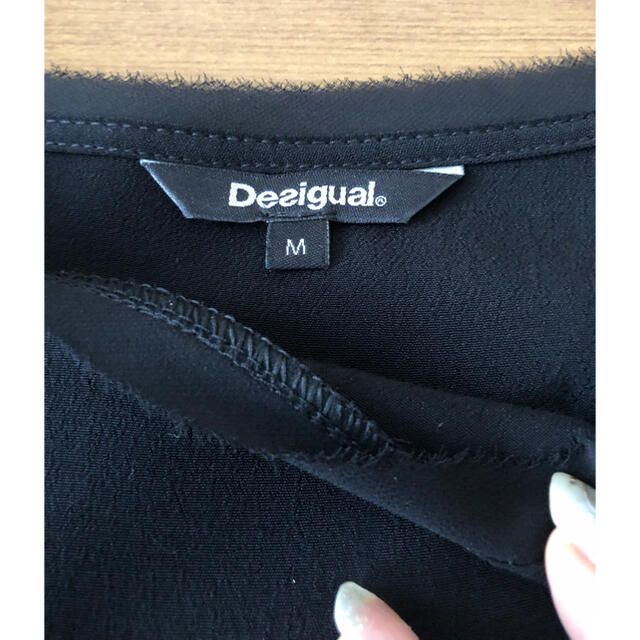 DESIGUAL(デシグアル)の『専用』デシグアルのポンチョプルオーバー(used品)黒 レディースのトップス(シャツ/ブラウス(長袖/七分))の商品写真