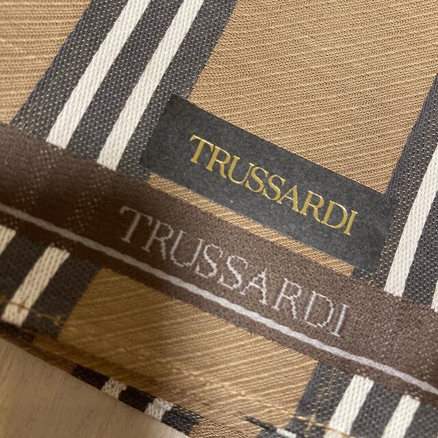 Trussardi(トラサルディ)の新品　トラサルディ　メンズハンカチ　2枚 メンズのファッション小物(ハンカチ/ポケットチーフ)の商品写真
