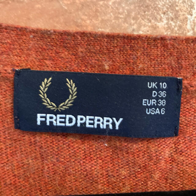 FRED PERRY(フレッドペリー)のFREDPELLYカーディガン ニットカーディガン オレンジ メンズのトップス(カーディガン)の商品写真