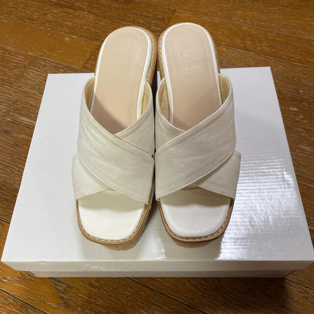 GYDA(ジェイダ)のgyda クロスコルクサンダル レディースの靴/シューズ(サンダル)の商品写真