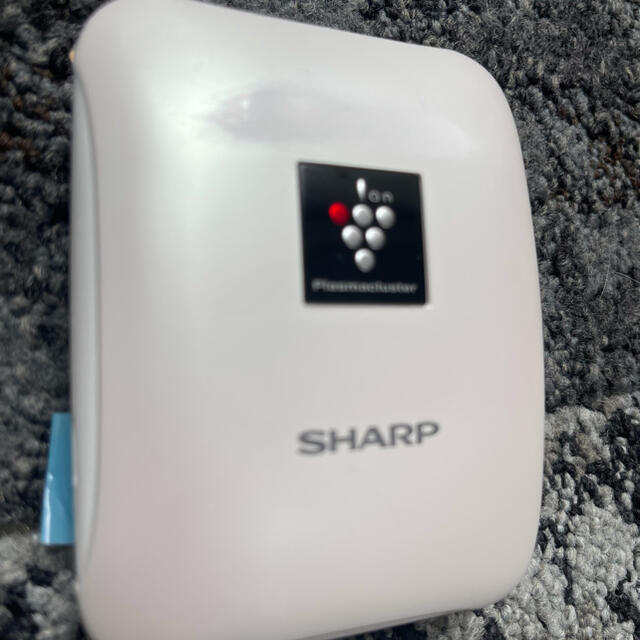 SHARP(シャープ)のモバイル用プラズマクラスターイオン発生機　シャープ　IG-NM1S-W スマホ/家電/カメラの生活家電(空気清浄器)の商品写真