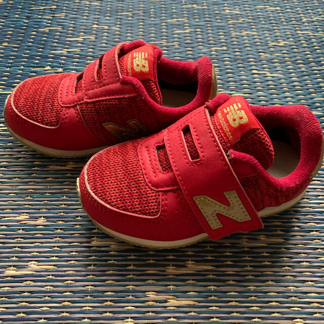 New Balance(ニューバランス)のニューバランス ベビーシューズ IV220 レッド/ゴールド キッズ/ベビー/マタニティのベビー靴/シューズ(~14cm)(スニーカー)の商品写真