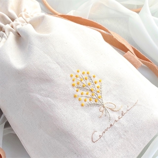 ミモザ” ほっこり刺繍巾着袋 (𝐿サイズ・大きめ・フリルなし)の通販 by ...