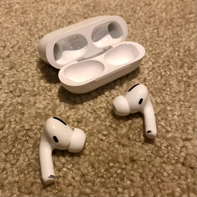 Air Pods Pro 本体 + 充電ケース + 付属品（Apple製品)