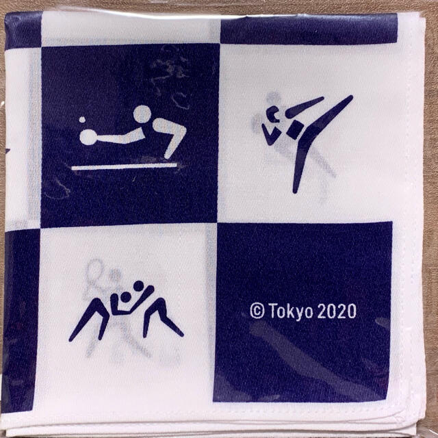 東京オリンピック　公式商品　ピクトグラム　ハンカチ スポーツ/アウトドアのスポーツ/アウトドア その他(その他)の商品写真
