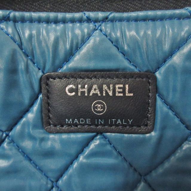 CHANEL(シャネル)のCHANEL(シャネル) ポーチ - 黒×白×マルチ レディースのファッション小物(ポーチ)の商品写真