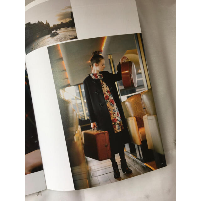 Lois CRAYON(ロイスクレヨン)のLois CRAYON ロイスクレヨン　2018AWコレクション　非売品　冊子　 エンタメ/ホビーの本(ファッション/美容)の商品写真