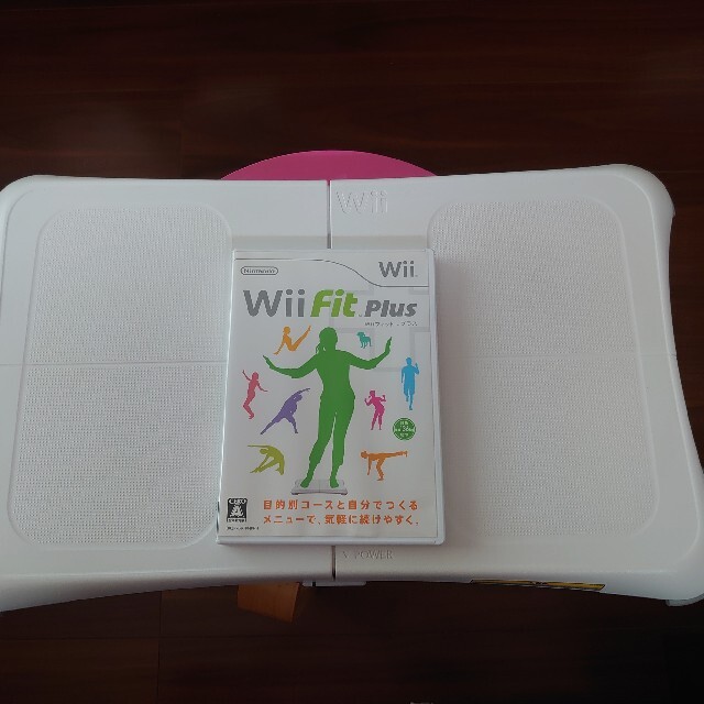 Wii(ウィー)の任天堂 Wii fit Plus ソフト＋バランスボード エンタメ/ホビーのゲームソフト/ゲーム機本体(家庭用ゲームソフト)の商品写真