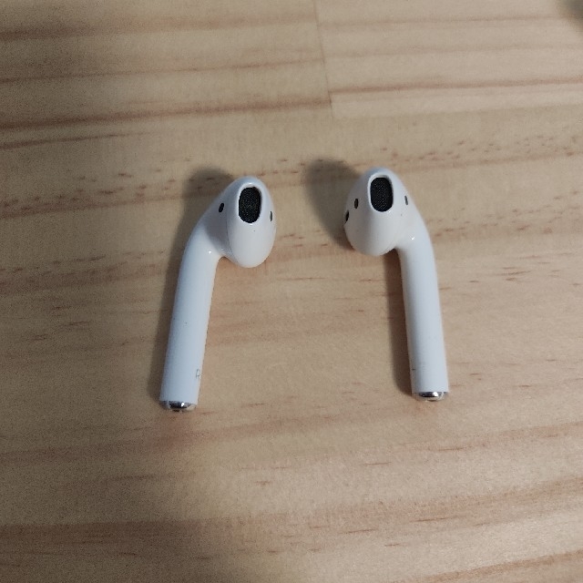 Apple(アップル)のApple AirPods ジャンク MMEF2J/A スマホ/家電/カメラのオーディオ機器(ヘッドフォン/イヤフォン)の商品写真