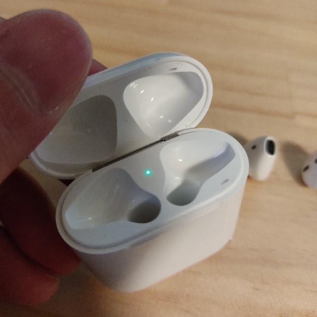 Apple(アップル)のApple AirPods ジャンク MMEF2J/A スマホ/家電/カメラのオーディオ機器(ヘッドフォン/イヤフォン)の商品写真