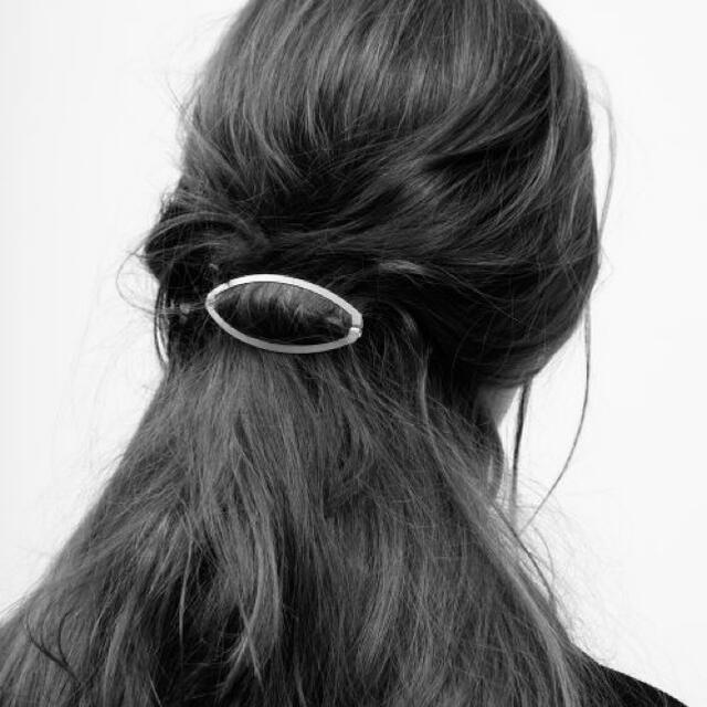 TOMORROWLAND(トゥモローランド)の【美品】clinq ヘアクリップ　ヘアアクセサリー　クリンク　シルバー レディースのヘアアクセサリー(バレッタ/ヘアクリップ)の商品写真