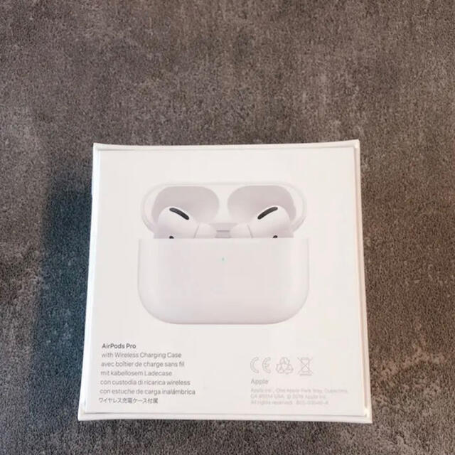 イヤホン Apple 国内正規品の通販 by R.M.N Store @ Rakuma|アップル 限定50%オフ AirPods APPLE 【国内正規品】 Pro イヤホン MWP22J/A イヤフォン
