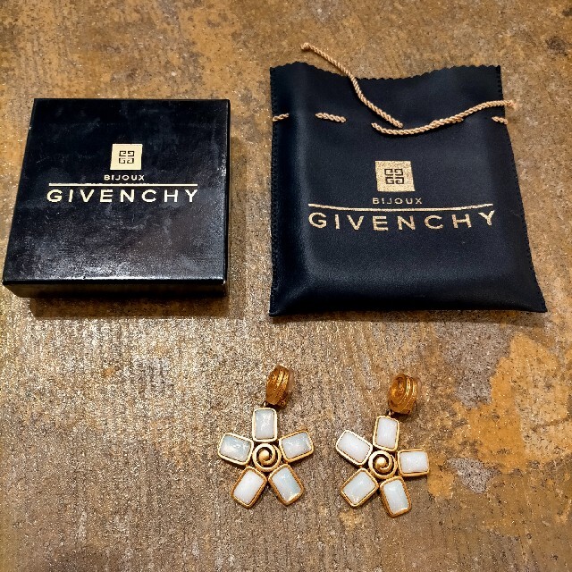 GIVENCHY イヤリング