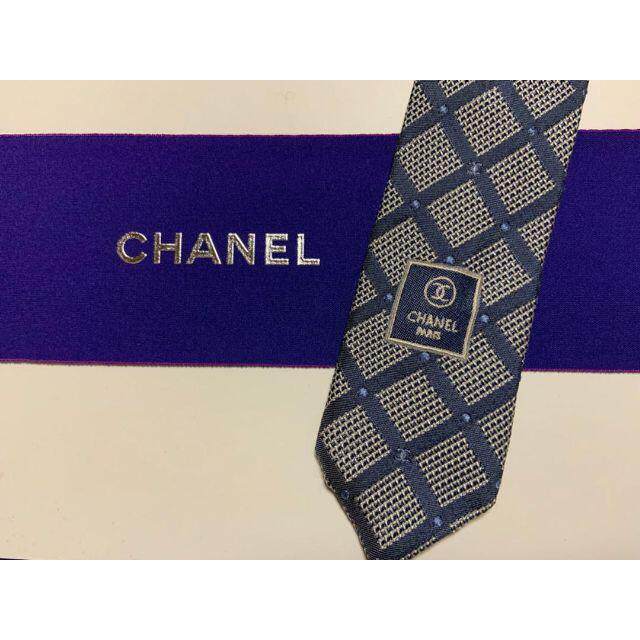 CHANEL(シャネル)のCHANEL ネクタイ チェック柄　シャネル　ロゴ　シルバー　シルク　 メンズのファッション小物(ネクタイ)の商品写真
