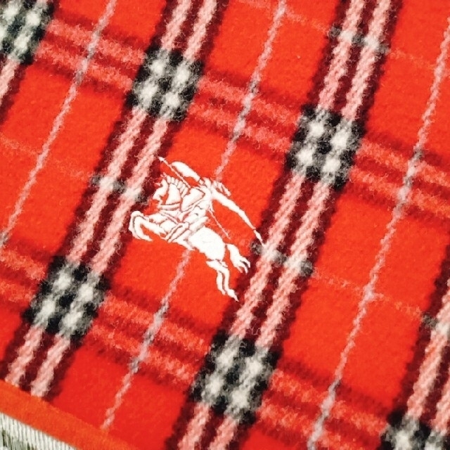 BURBERRY(バーバリー)のBURBERRYウール100%ブランケット厚手（レッド） インテリア/住まい/日用品の寝具(毛布)の商品写真