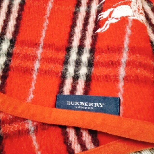 BURBERRY(バーバリー)のBURBERRYウール100%ブランケット厚手（レッド） インテリア/住まい/日用品の寝具(毛布)の商品写真