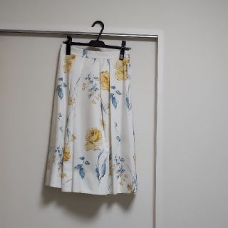 ミッシュマッシュ(MISCH MASCH)の【週末限定価格∶新品】ミッシュマッシュ　花柄スカート(ひざ丈スカート)