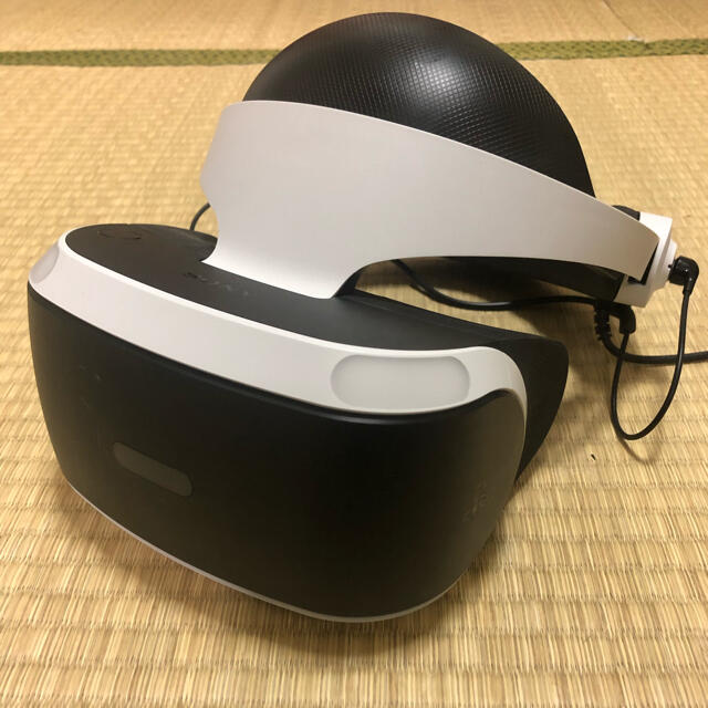 PlayStation VR(プレイステーションヴィーアール)のPlayStation  VR (箱・説明書無し)ソフト1本付属 エンタメ/ホビーのゲームソフト/ゲーム機本体(家庭用ゲーム機本体)の商品写真