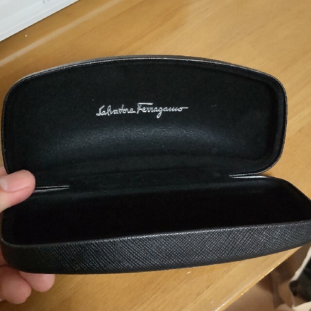 Ferragamo(フェラガモ)のフェラガモ純正サングラスケース新品未使用 レディースのファッション小物(サングラス/メガネ)の商品写真