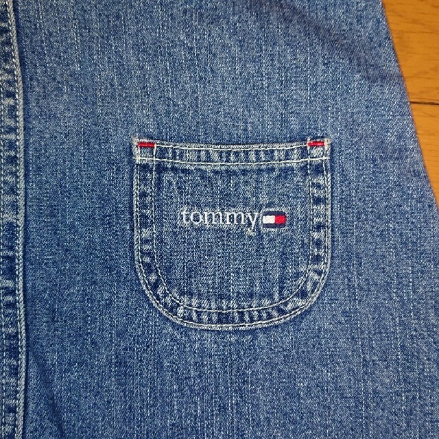 TOMMY HILFIGER(トミーヒルフィガー)のトミー デニム ジャンパースカート キッズ/ベビー/マタニティのベビー服(~85cm)(ワンピース)の商品写真