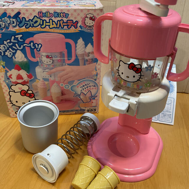 Takara Tomy(タカラトミー)のソフトクリームメーカー キティちゃん インテリア/住まい/日用品のキッチン/食器(調理道具/製菓道具)の商品写真