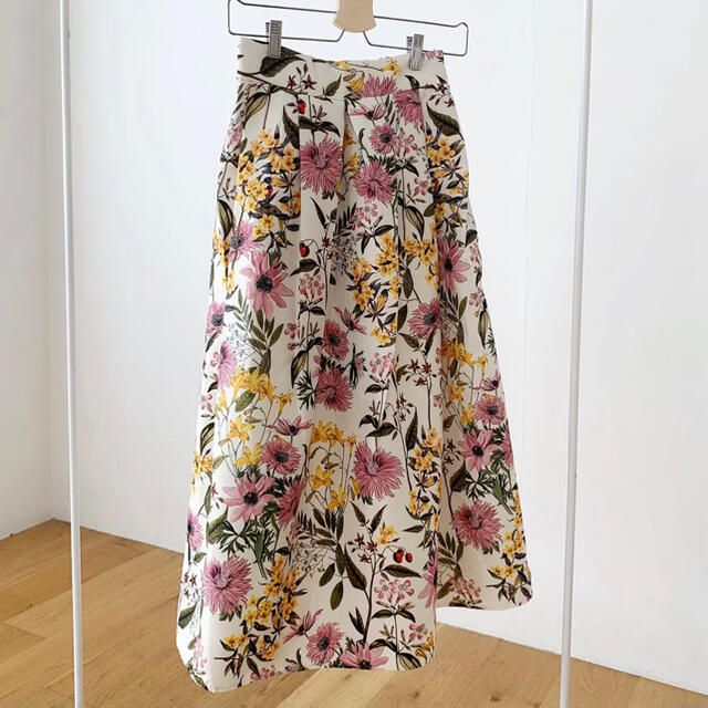 Rirandture(リランドチュール)のeneu…flower tuck skirt レディースのスカート(ロングスカート)の商品写真