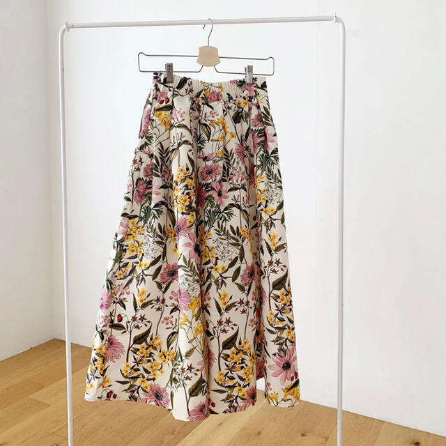 Rirandture(リランドチュール)のeneu…flower tuck skirt レディースのスカート(ロングスカート)の商品写真