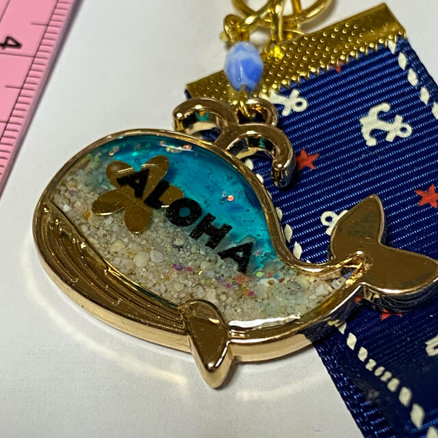 ツバサ様専用☆レジン☆クジラの中の海ALOHAレジンキーホルダー ハンドメイドのアクセサリー(キーホルダー/ストラップ)の商品写真