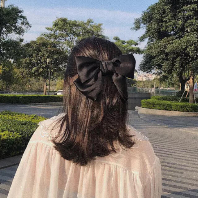 ビッグリボン サテン バレッタ レディースのヘアアクセサリー(バレッタ/ヘアクリップ)の商品写真