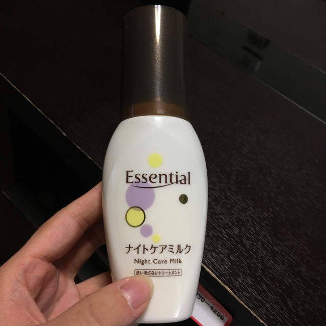 エッセンシャル ナイトケアミルク コスメ/美容のヘアケア/スタイリング(トリートメント)の商品写真
