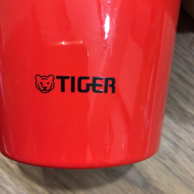 TIGER(タイガー)のスープジャー　ﾀｲｶﾞｰ 中古　380ml  赤白の2点 インテリア/住まい/日用品のキッチン/食器(弁当用品)の商品写真