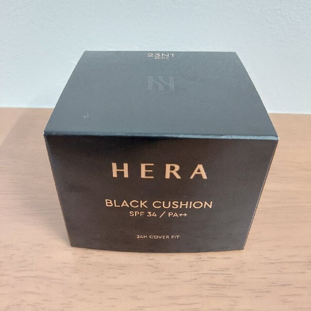 AMOREPACIFIC(アモーレパシフィック)の【新品未使用】HERA ブラッククッション クッションファンデ ヘラ コスメ/美容のベースメイク/化粧品(ファンデーション)の商品写真