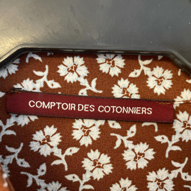 Comptoir des cotonniers(コントワーデコトニエ)の大人上品　花柄ブラウス　 レディースのトップス(シャツ/ブラウス(長袖/七分))の商品写真