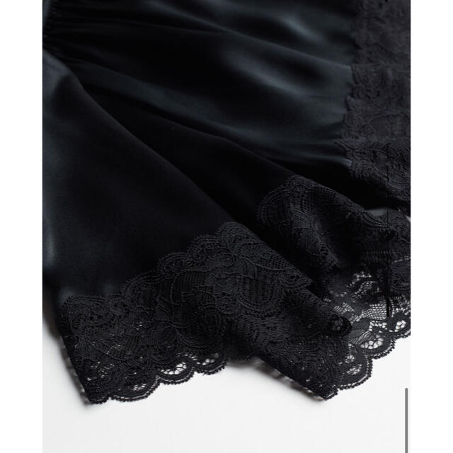 Victoria's Secret(ヴィクトリアズシークレット)のインティミッシミ　intimissimi 黒　キャミ　レース　シルク　サテン レディースのルームウェア/パジャマ(ルームウェア)の商品写真