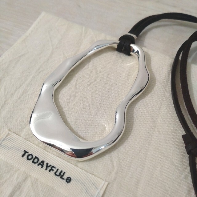 TODAYFUL(トゥデイフル)の【美品】TODAYFULサークルレザーチョーカー ロングネックレス アクセサリー レディースのアクセサリー(ネックレス)の商品写真