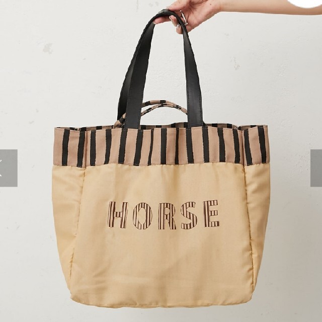 ear PAPILLONNER(イアパピヨネ)のイアハピヨネ ビックトート  horse 美品 レディースのバッグ(トートバッグ)の商品写真