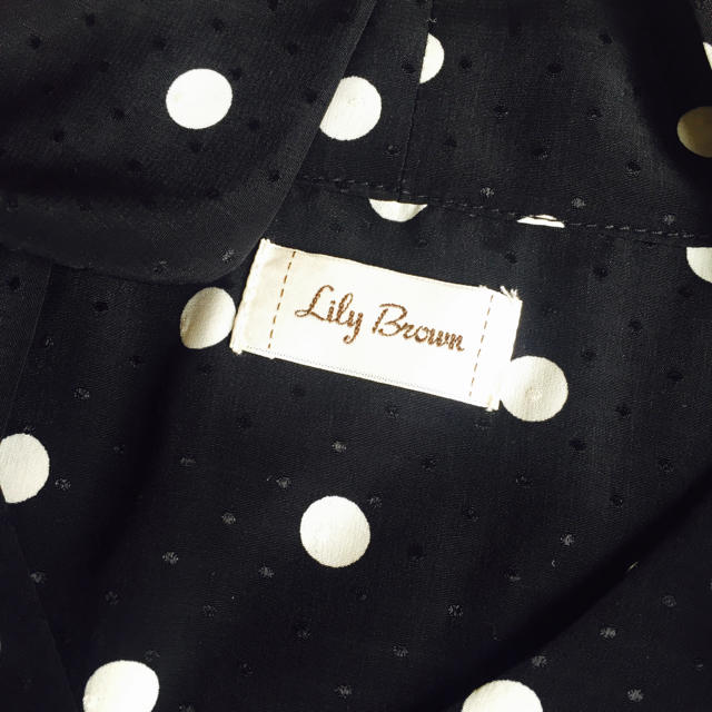 Lily Brown(リリーブラウン)のドット柄ボウタイシャツ レディースのトップス(シャツ/ブラウス(長袖/七分))の商品写真