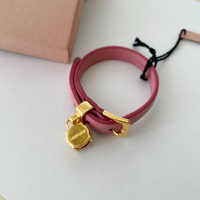 miumiu(ミュウミュウ)のmiumiu ブレスレット　ナッパレザー　ピンク レディースのアクセサリー(ブレスレット/バングル)の商品写真