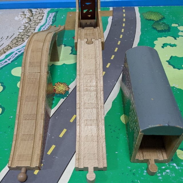Fisher-Price(フィッシャープライス)の木製レールシリーズ　トーマス　トンネル3点セット キッズ/ベビー/マタニティのおもちゃ(電車のおもちゃ/車)の商品写真