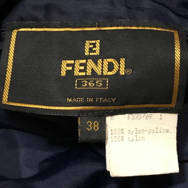 FENDI(フェンディ)のFENDI パーカー コート レディースのジャケット/アウター(ナイロンジャケット)の商品写真