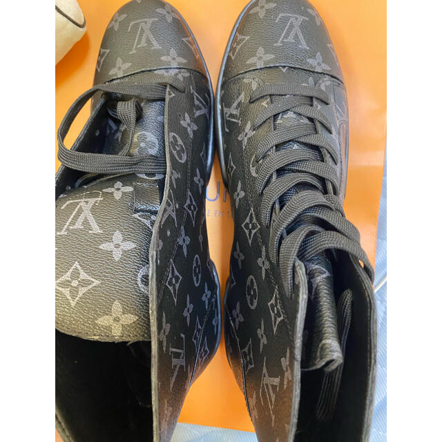 LOUIS VUITTON(ルイヴィトン)のスニーカー VUITTON メンズの靴/シューズ(スニーカー)の商品写真