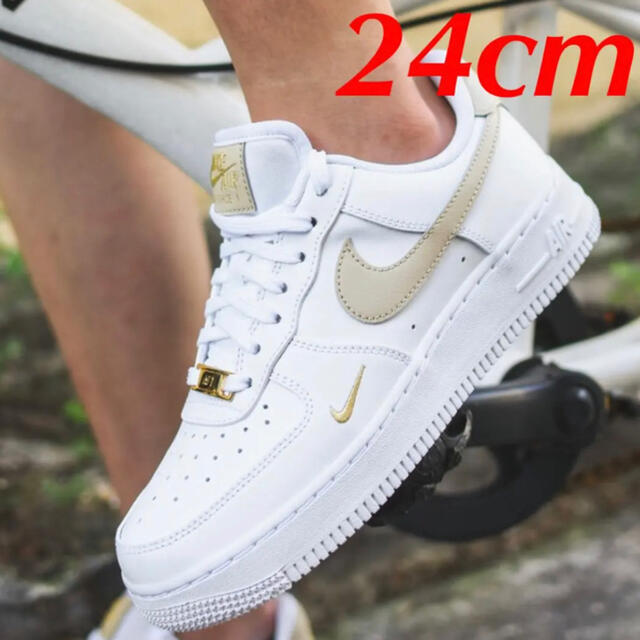 新品 NIKE AIR FORCE 1 '07 ESS  24cm