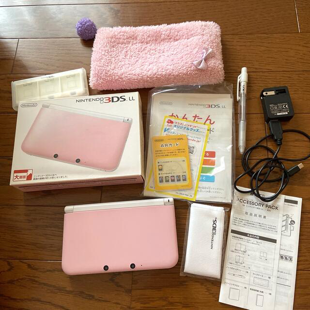 任天堂(ニンテンドウ)のNintendo 3DS  LL 本体ピンク/ホワイト エンタメ/ホビーのゲームソフト/ゲーム機本体(携帯用ゲーム機本体)の商品写真