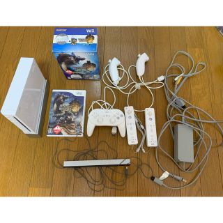 ニンテンドウ(任天堂)のwii 本体　モンハン3(トライ)セット(家庭用ゲーム機本体)