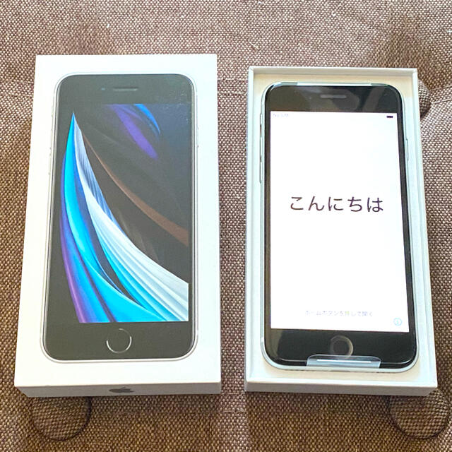 Apple(アップル)の【新品未使用品】SIMフリー iPhone SE ホワイト 64GB スマホ/家電/カメラのスマートフォン/携帯電話(スマートフォン本体)の商品写真