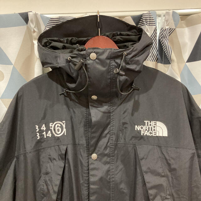 THE NORTH FACE(ザノースフェイス)のMM6 TNF Circle Mountain jacket 美品 レディースのジャケット/アウター(ナイロンジャケット)の商品写真