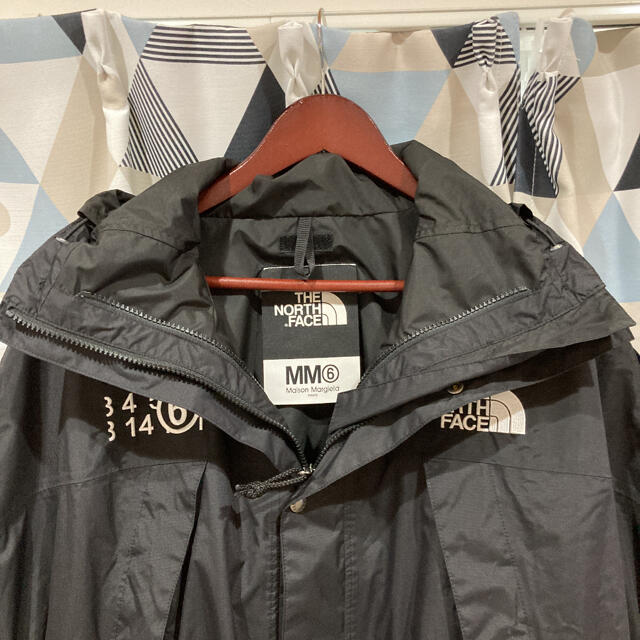 THE NORTH FACE(ザノースフェイス)のMM6 TNF Circle Mountain jacket 美品 レディースのジャケット/アウター(ナイロンジャケット)の商品写真