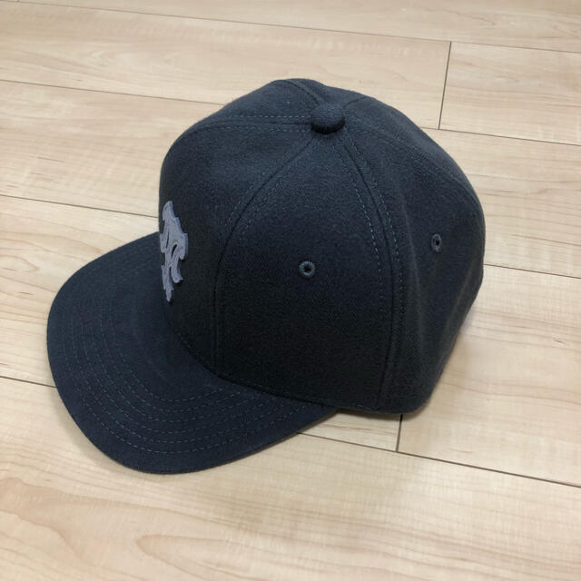 TENDERLOIN(テンダーロイン)のTENDERLOIN CAP CHARCOAL メンズの帽子(キャップ)の商品写真